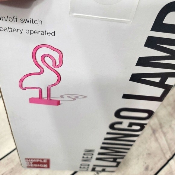 LED Neon Flamingo Lamp Party Tabletop Light - Picture 7 of 7